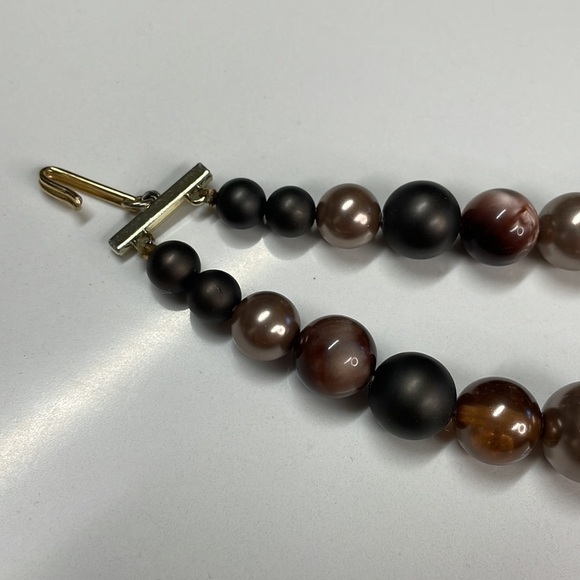 2-layer Plastic Bead Necklace - Picture 6 of 11